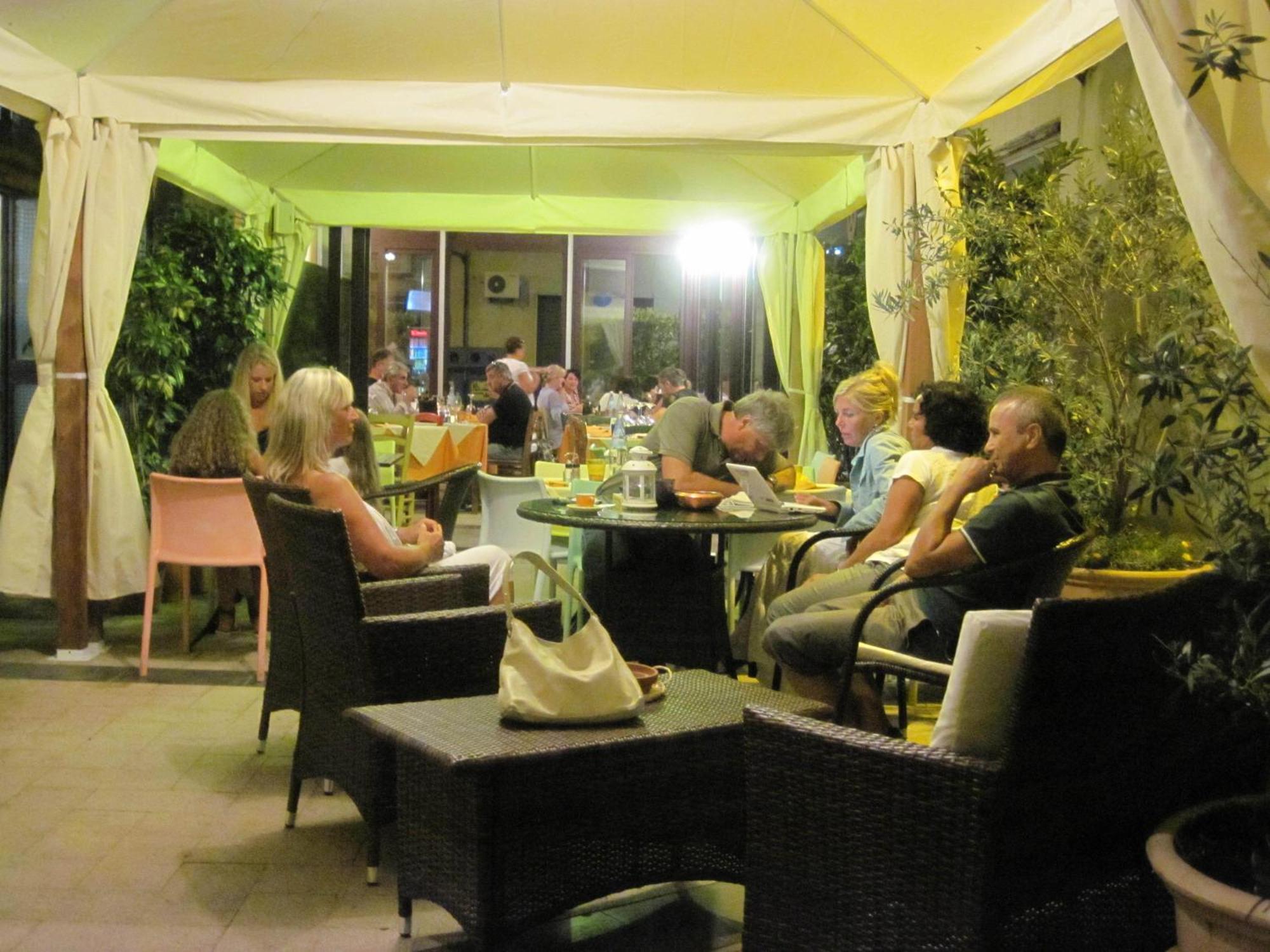 Hotel Il Ponte เชชินา ภายนอก รูปภาพ